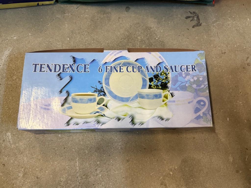 Service à café Tendence blanc et bleu, Antiquités & Art, Antiquités | Porcelaine, Enlèvement ou Envoi