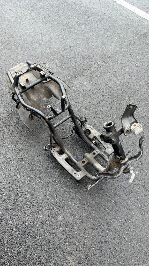 Cadre booster classe A, Vélos & Vélomoteurs, Pièces de cyclomoteur | Scooters, Yamaha, Cadre, Enlèvement ou Envoi