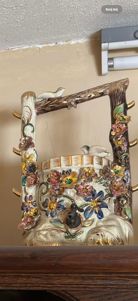 A decorative Italian porcelain wishing well with florals, Huis en Inrichting, Ophalen, Zo goed als nieuw