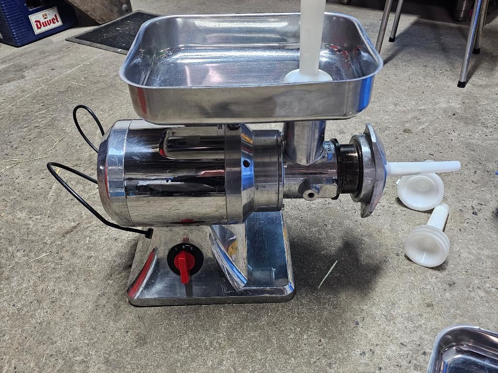 Hachoir à viande électrique FAMA, Articles professionnels, Enlèvement, Utilisé, Boulangerie et Boucherie