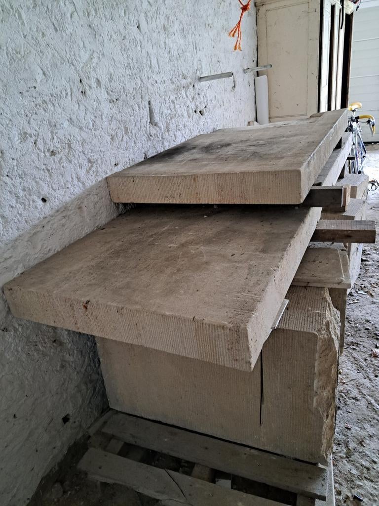 pierre calcaires ( ancien autel d'église), Enlèvement, Comme neuf