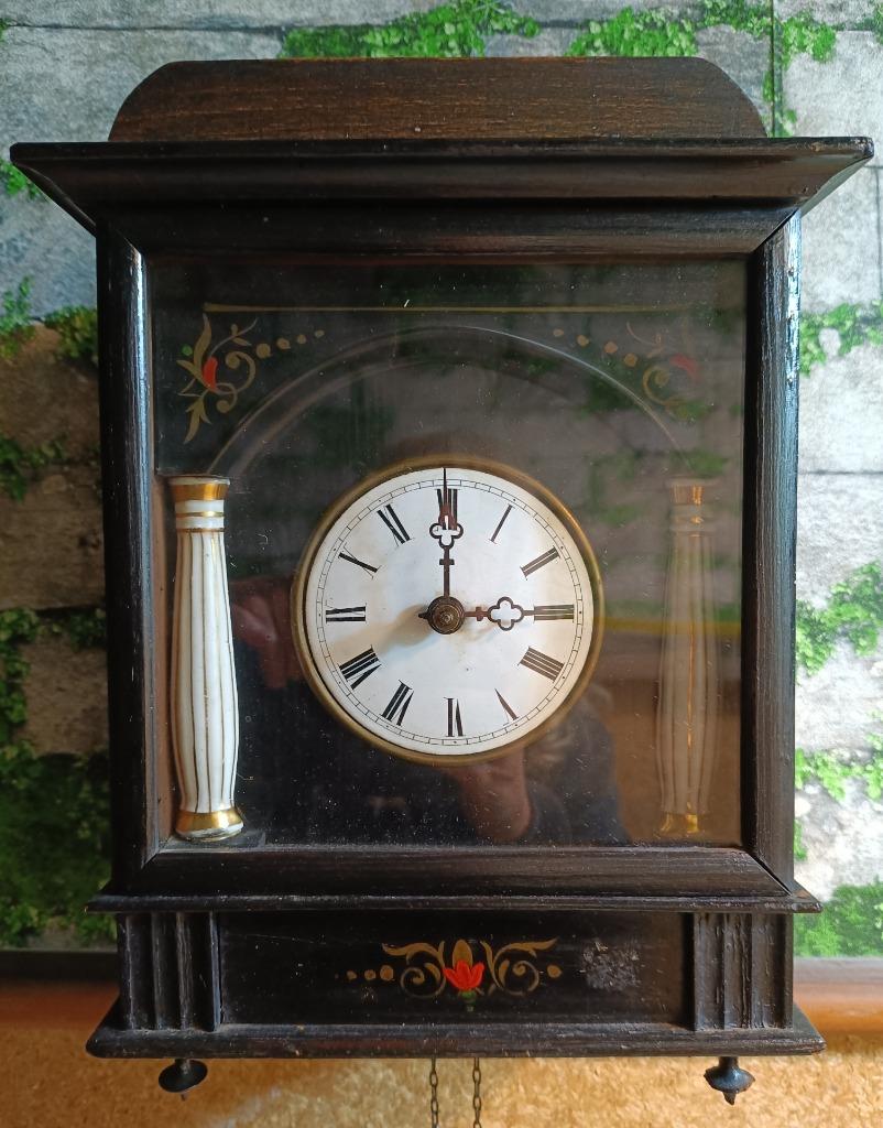 Antieke wandklok met slinger en gewichten te koop., Ophalen of Verzenden