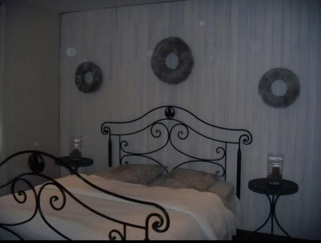 Lit 1m60 fer forge avec sommier, Maison & Meubles, Chambre à coucher | Lits, Enlèvement