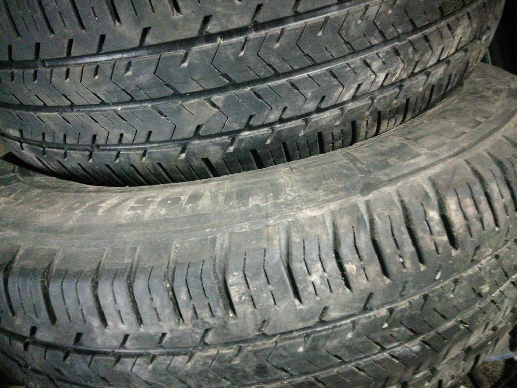 2 Michelin agilis 195 70 r15c, Autos : Pièces & Accessoires, Enlèvement ou Envoi