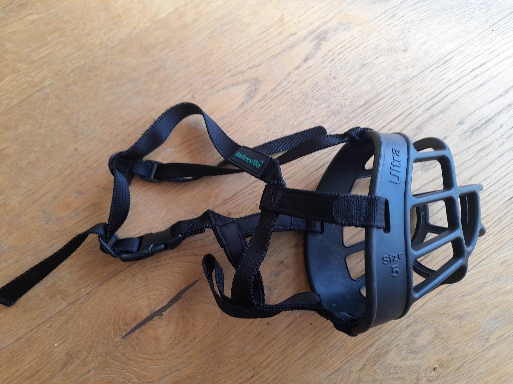 Muselière BASKERVILLE ULTRA, Taille 5, Animaux & Accessoires, Accessoires pour chiens, Comme neuf, Enlèvement