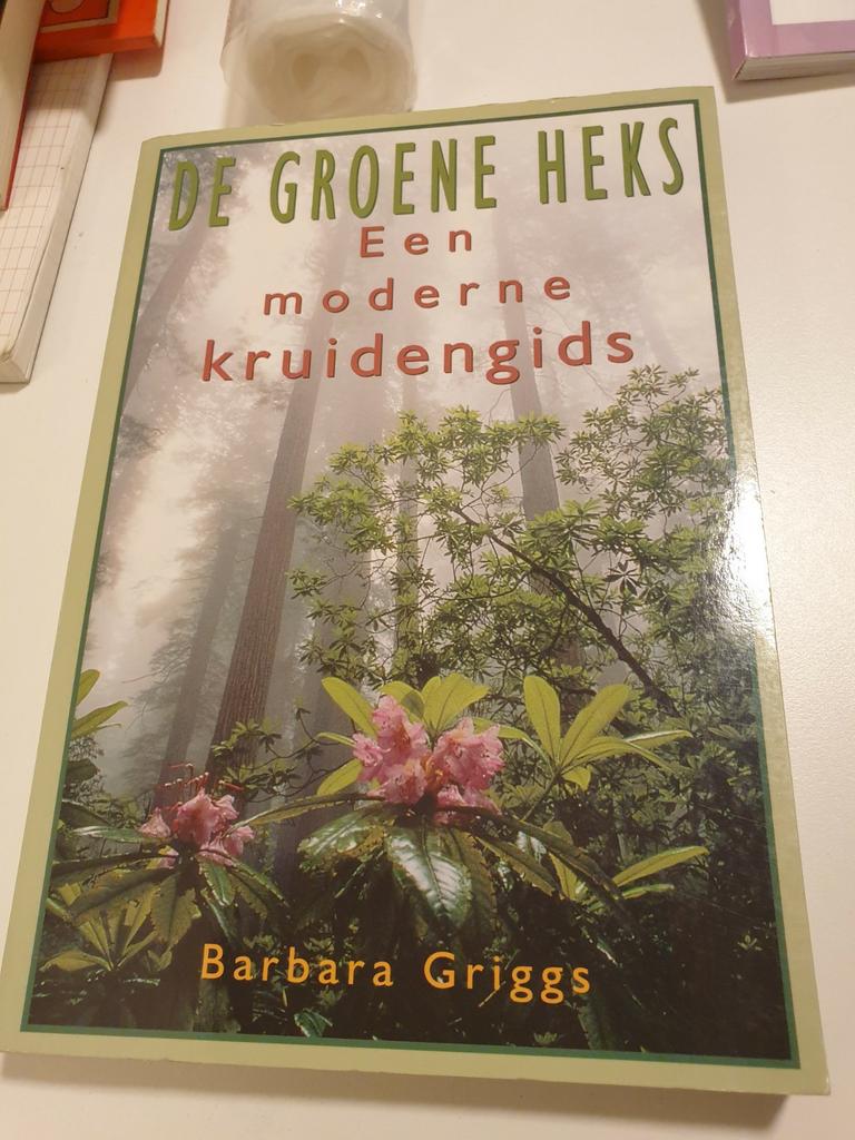 Barbara Griggs - De groene heks.  Een moderne kruidengids, Enlèvement ou Envoi, Comme neuf, B. Griggs