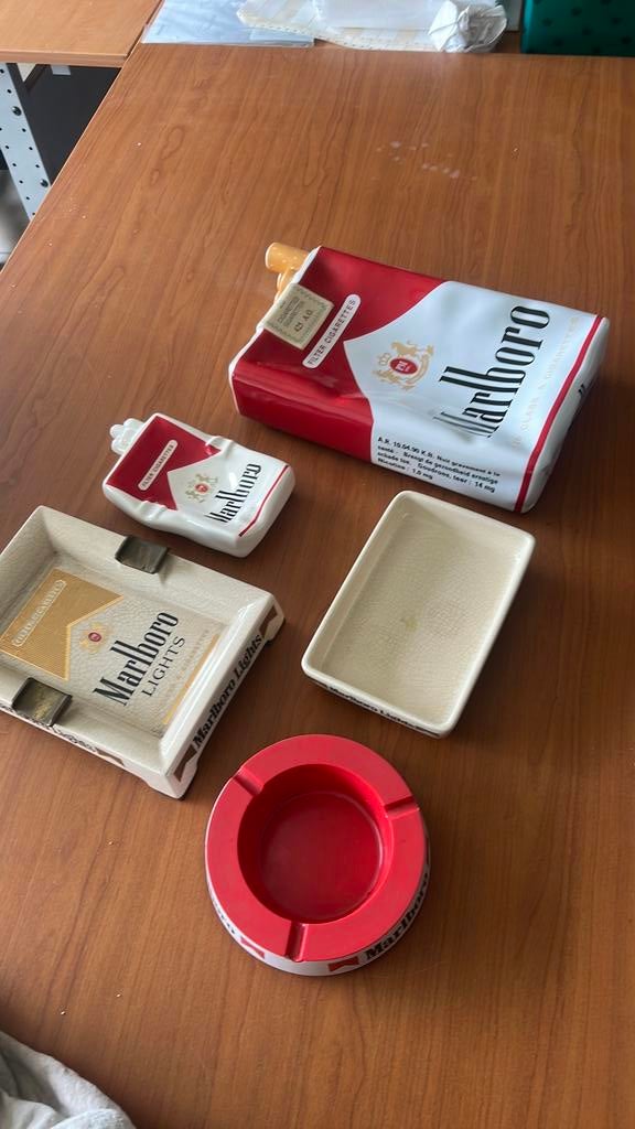 Zeldzame geldschaal en asbakken Marlboro, Verzamelen, Ophalen of Verzenden, Zo goed als nieuw