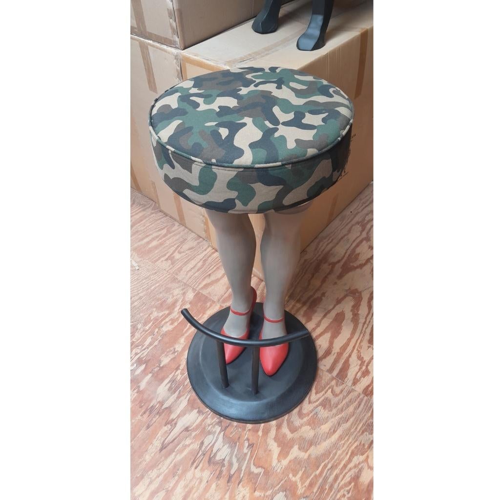 Tabouret Lady Leg 3 pieds — Hauteur du tabouret de bar 84 cm, Maison & Meubles, Enlèvement, Neuf
