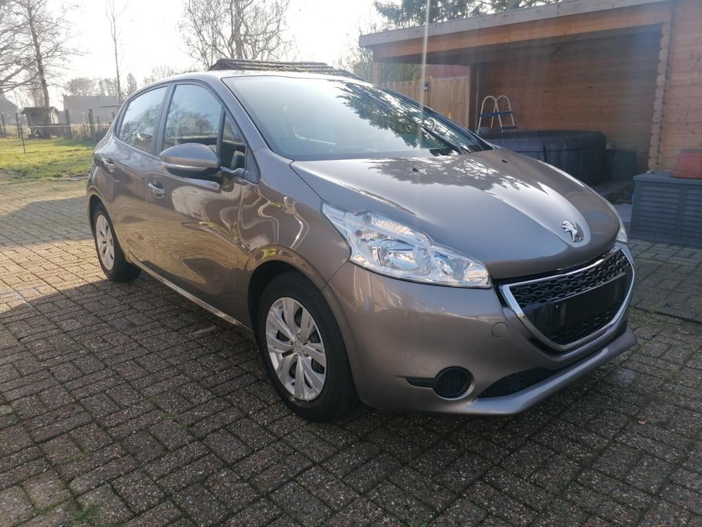 Peugeot 208 1.2 2013, Auto's, Euro 5, Trekhaak, Handgeschakeld, Particulier