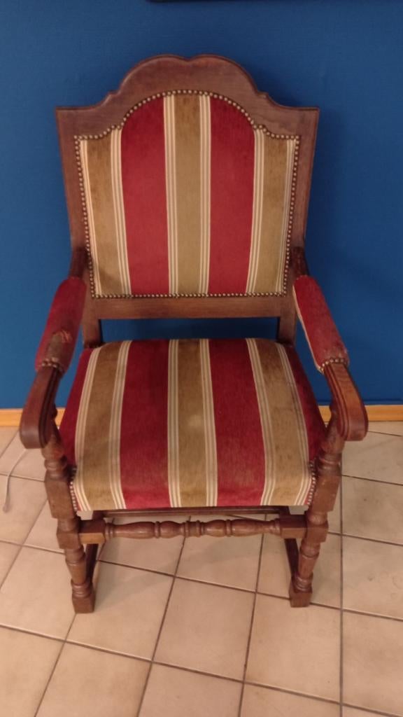 Oude stevige 'Sinterklaas' stoel, Ophalen