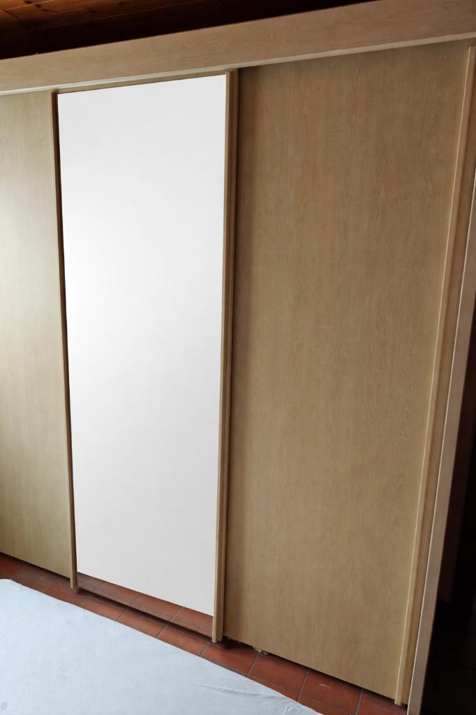 Kleerkast met 3 schuifdeuren, Huis en Inrichting, Kasten | Kleerkasten, Zo goed als nieuw, 200 cm of meer, 200 cm of meer, 50 tot 75 cm