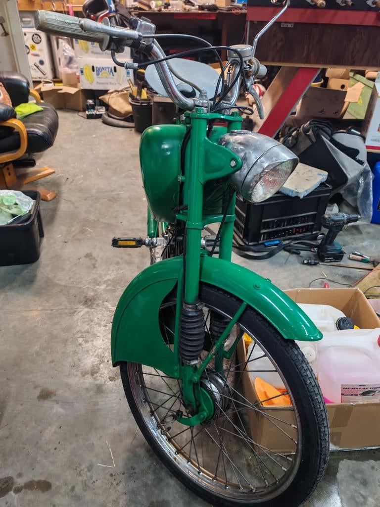 Belgische Thompson oldtimer brommer, 49 cc, Klasse B (45 km/u), 2 versnellingen, Ophalen