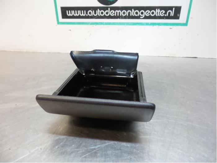 Asbak voor van een Suzuki Alto (Alto 02-), Gebruikt, -, -, Ophalen of Verzenden