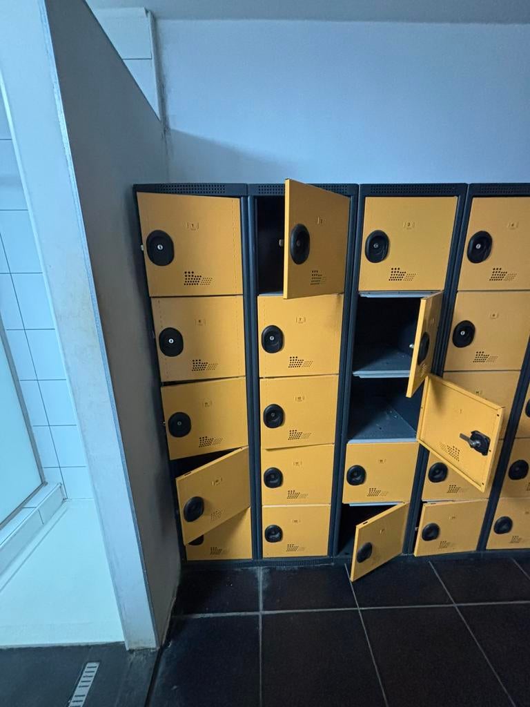 Casiers ecole / gym / vestiaires, Enlèvement, Utilisé