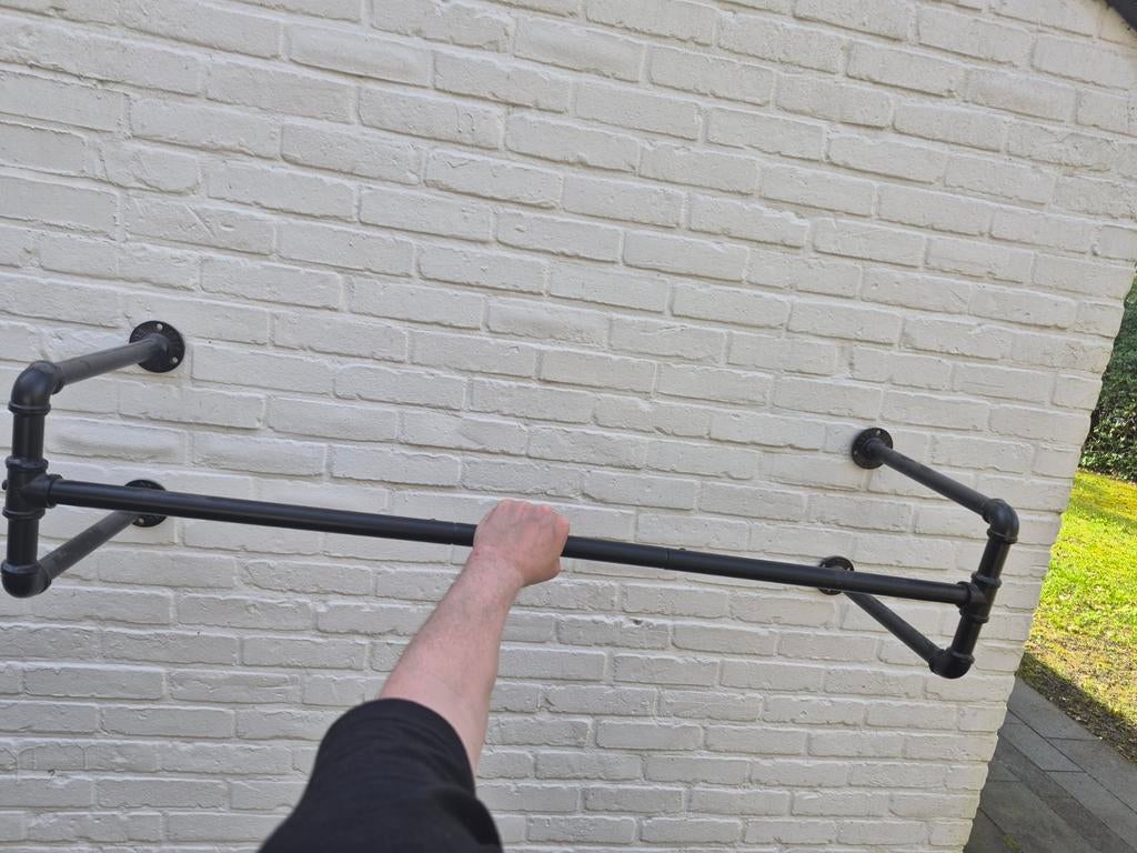 Bar voor tegen de muur bv voor kleren, Huis en Inrichting, Woonaccessoires | Kapstokken, Ophalen