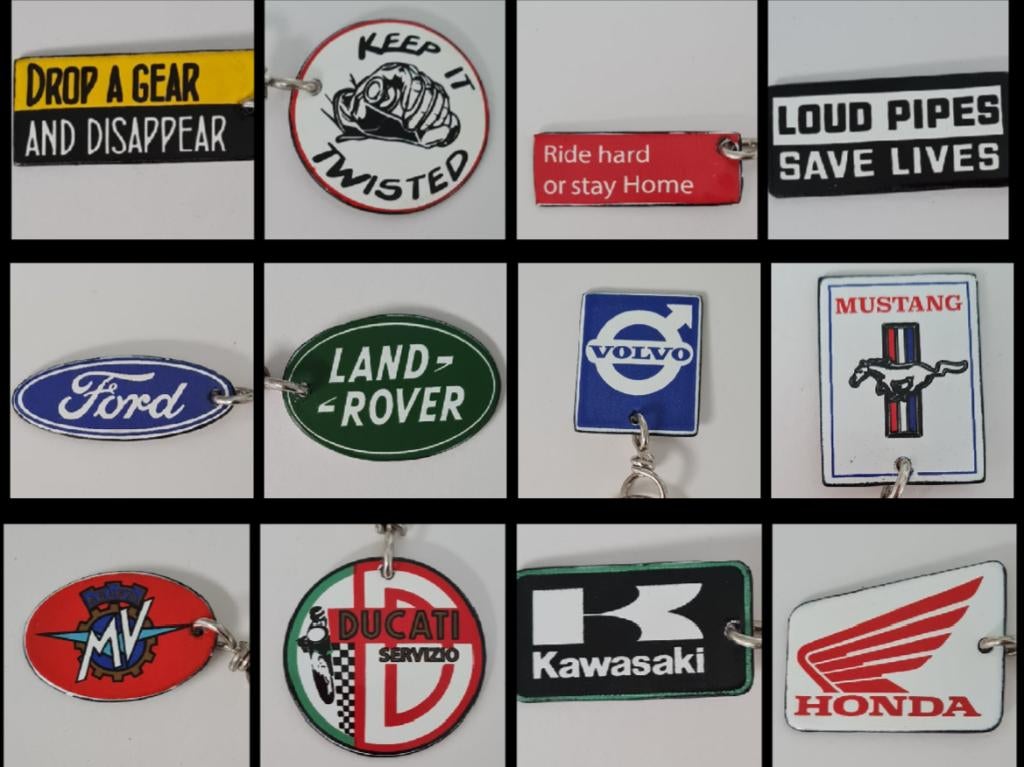 Porte-clés John Deere Mustang Vespa en émail, Enlèvement ou Envoi, Neuf, Ustensile