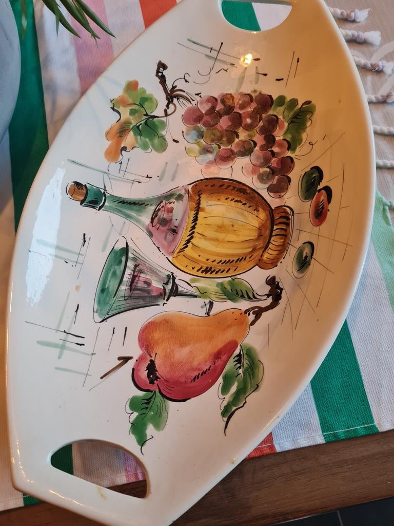 Ovale schotel in keramiek met stempel druiven fruit figuren, Offres d'emploi