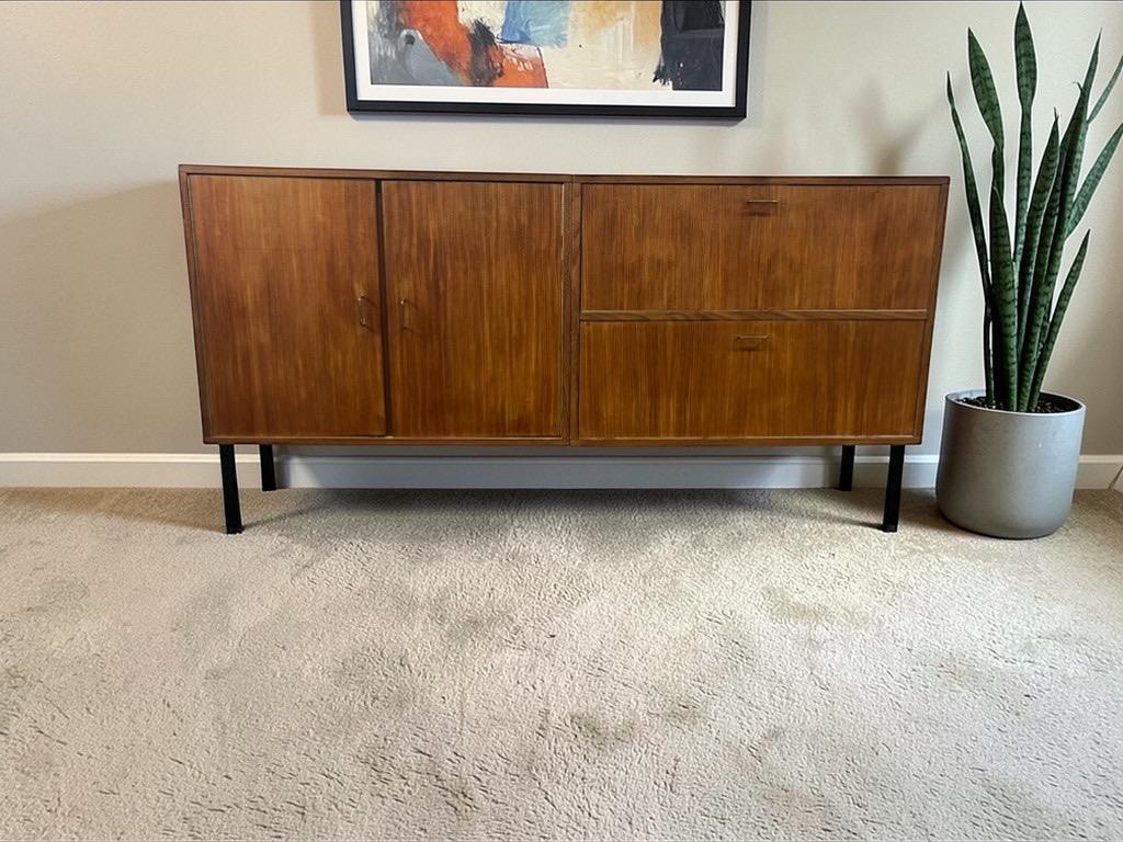 vintage houten dressoir / buffetkast met zwarte stalen poten, Antiek en Kunst, Curiosa en Brocante, Ophalen