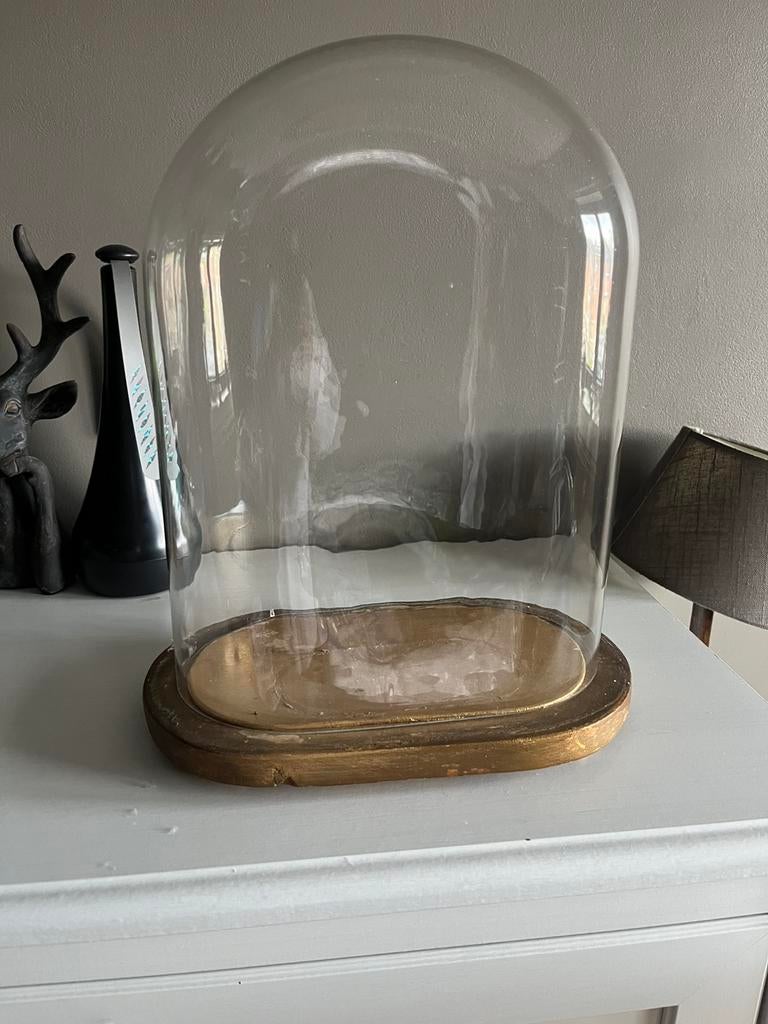 Mooie oude stolp . Het glas is oud, Enlèvement