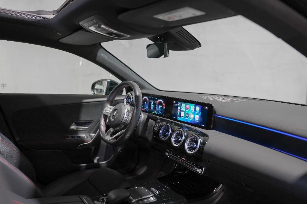 MERCEDES A 250e PACK AMG | FULL OPTION | CARPLAY | TOIT PANO, Auto's, Testrit aan huis, Alcantara, Zwart, Bedrijf