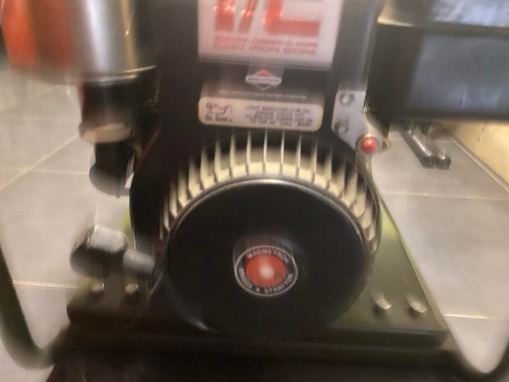 Leger Generator met 5pk Briggs & Stratton IC, Bricolage & Construction, Enlèvement, Utilisé, Moins de 5 kVA, Essence