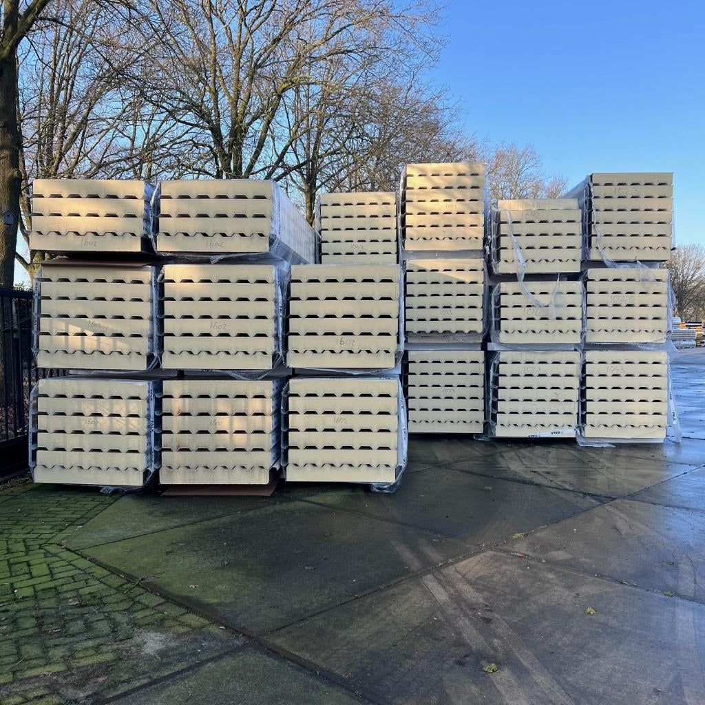Sandwichpanelen voor (plat) dak en wand, 132/164 mm dik, Doe-het-zelf en Bouw, Ophalen, Nieuw, 100 mm of meer
