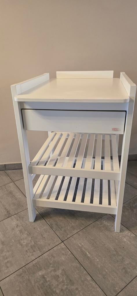 Table rafraîchissante en bois, Enfants & Bébés, Chambre d'enfant | Commodes & Armoires, Enlèvement