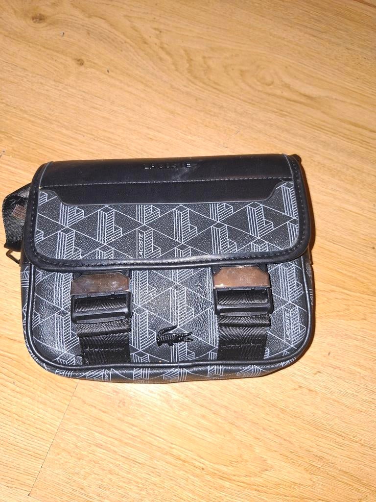 Saccoche lacoste a vendre sur bruxelles, Enlèvement