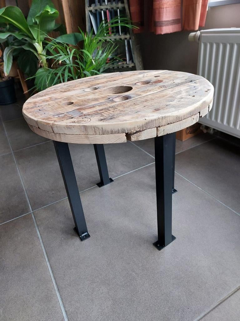 bijzettafel, houten haspel met metalen poten, Ophalen, 50 tot 100 cm, Rond, Zo goed als nieuw