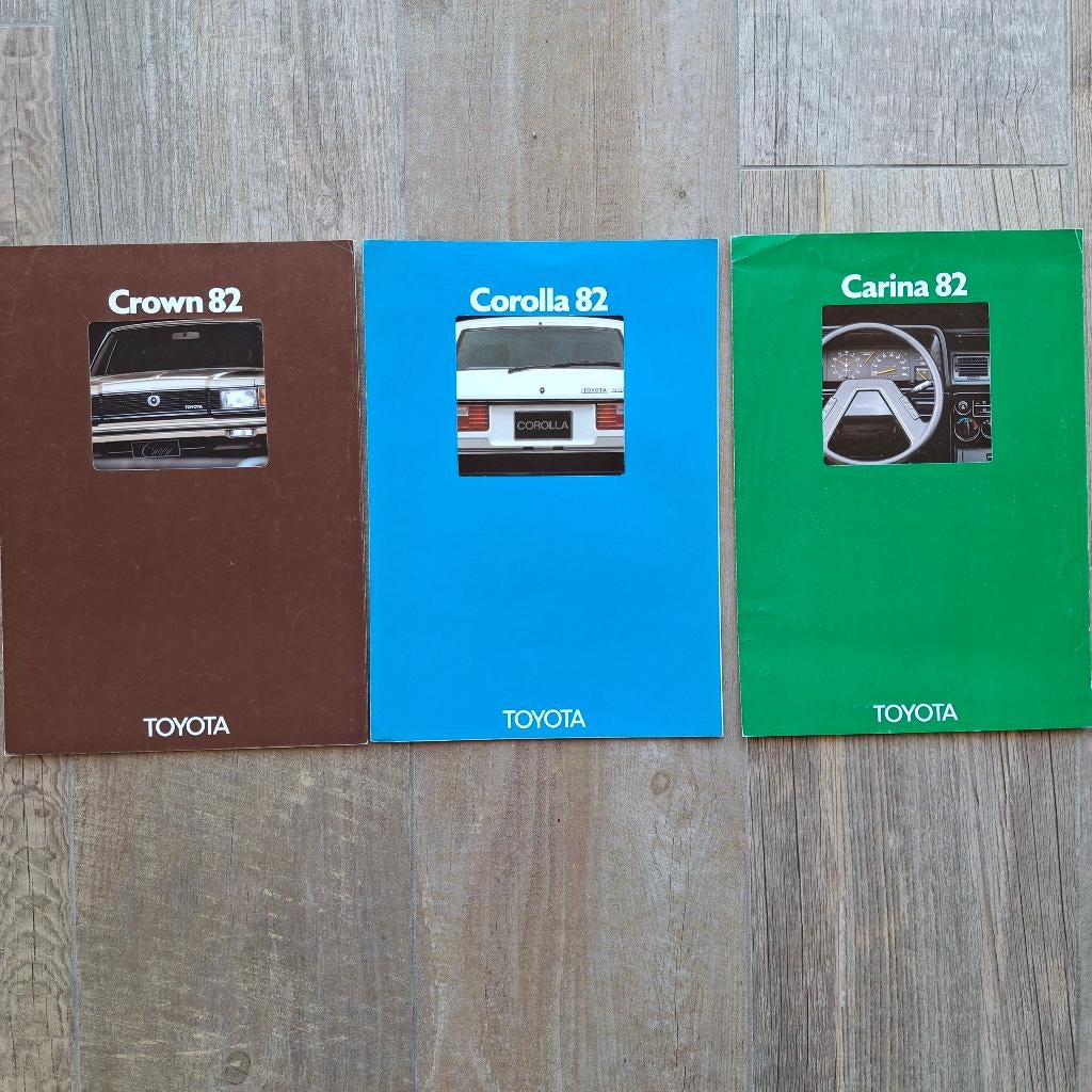 3 TOYOTA- FOLDERS  1982, Ophalen of Verzenden, Nieuw, Toyota