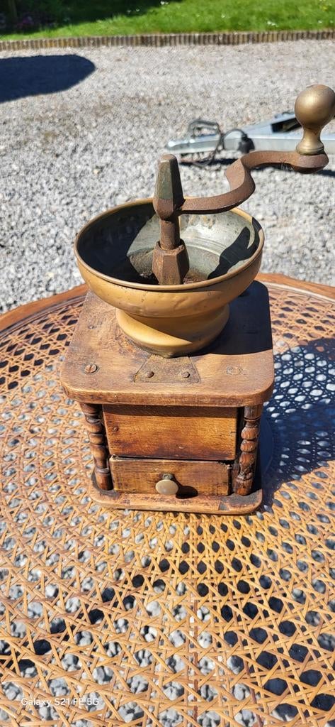 Moulin à café ancien