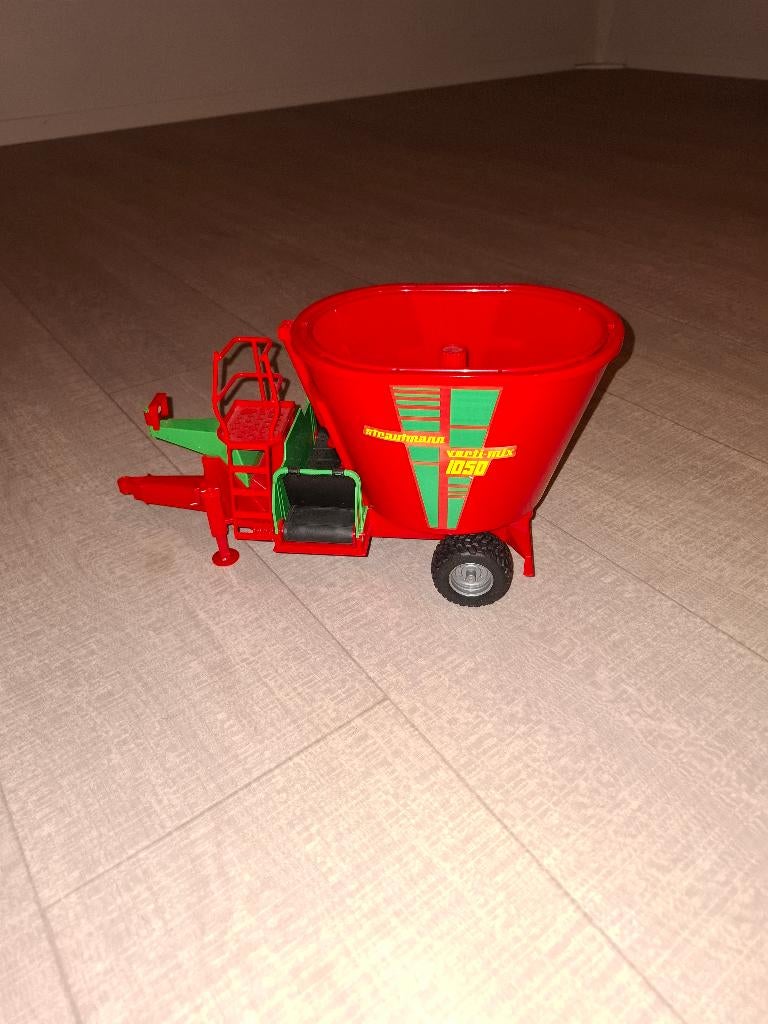 Bruder Strautmann Verti-Mix 1050 voermengwagen, Ophalen