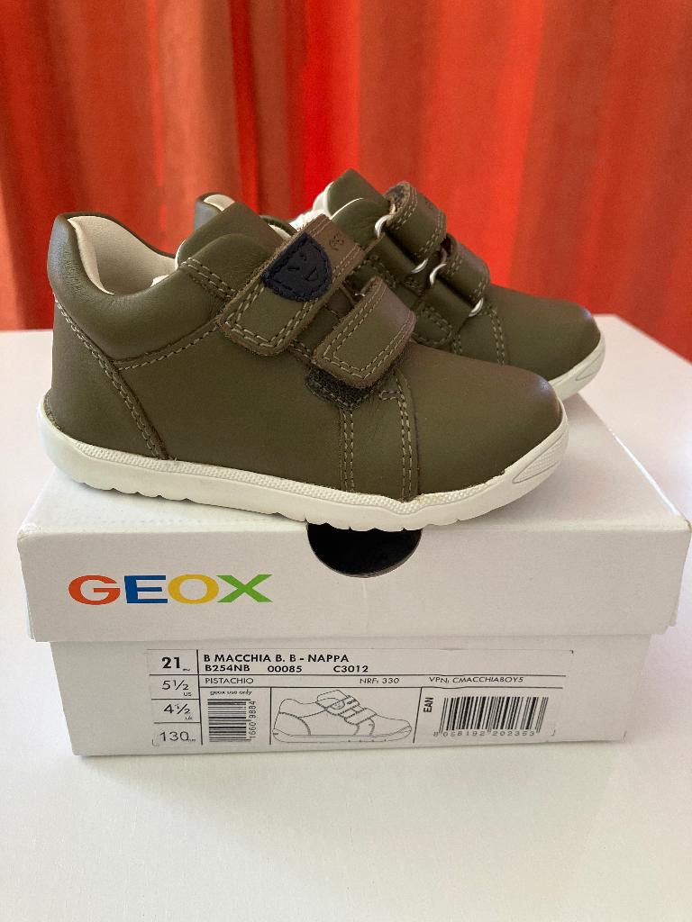 Geox schoen NIEUW kaki maat 21, Kinderen en Baby's, Ophalen, Schoentjes, Jongetje of Meisje, Nieuw