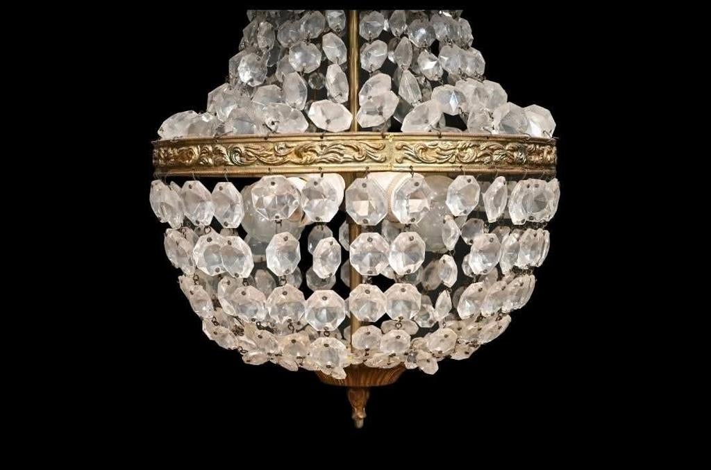 Een Franse glazen 'sac-à-perles' luchter, 20e eeuw., Ophalen