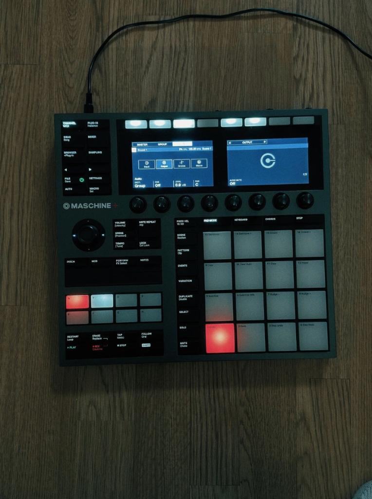 Maschine Plus met 19 uitbreidingsbibliotheken, Ophalen of Verzenden, Gebruikt