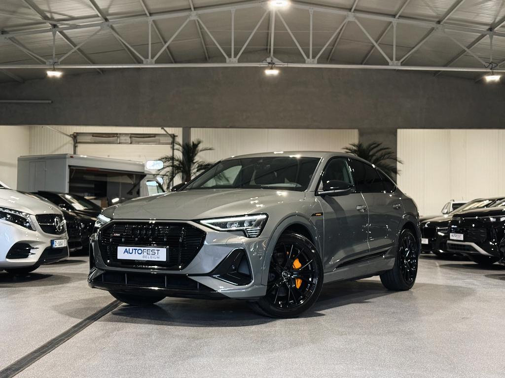 Audi E-Tron 55 Sportback Quattro S-Line ‘Black Edition’, Auto's, Audi, Automaat, USB, 5 zetels, SUV of Terreinwagen