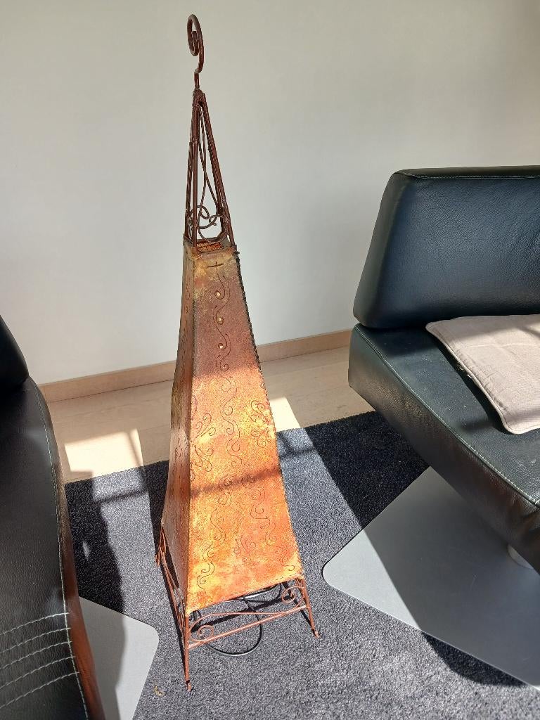 Lampadaire marocain, Enlèvement