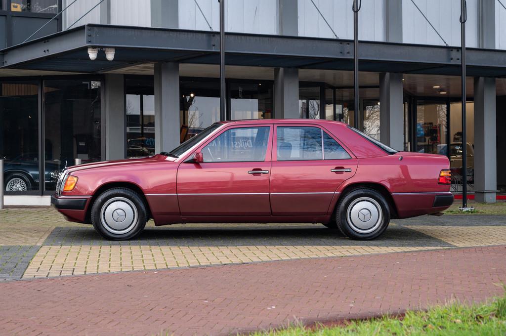 Mercedes-Benz E-Klasse 280E ( W124 ) (bj 1993, automaat), Auto's, Automaat, Zwart, Mercedes-Benz, Bedrijf