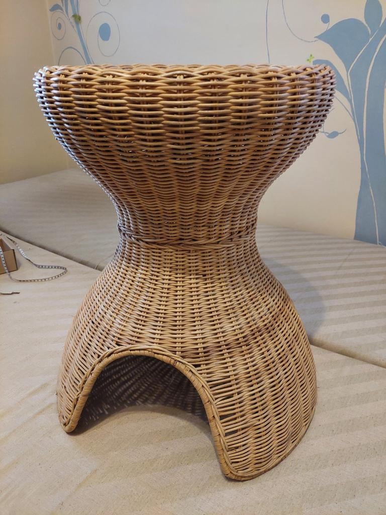 Tabouret chat., Enlèvement