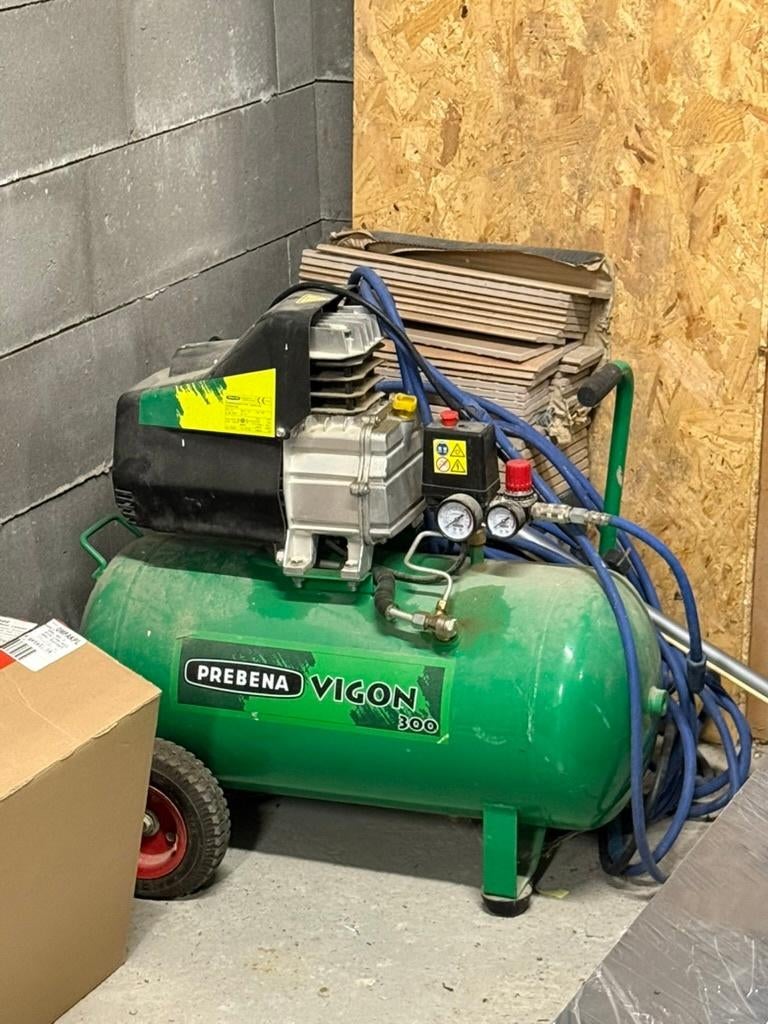 Prebena Vigon 300 — Compresseur à piston 50 L sur roues, Bricolage & Construction, Compresseurs, Enlèvement, Comme neuf, Mobile