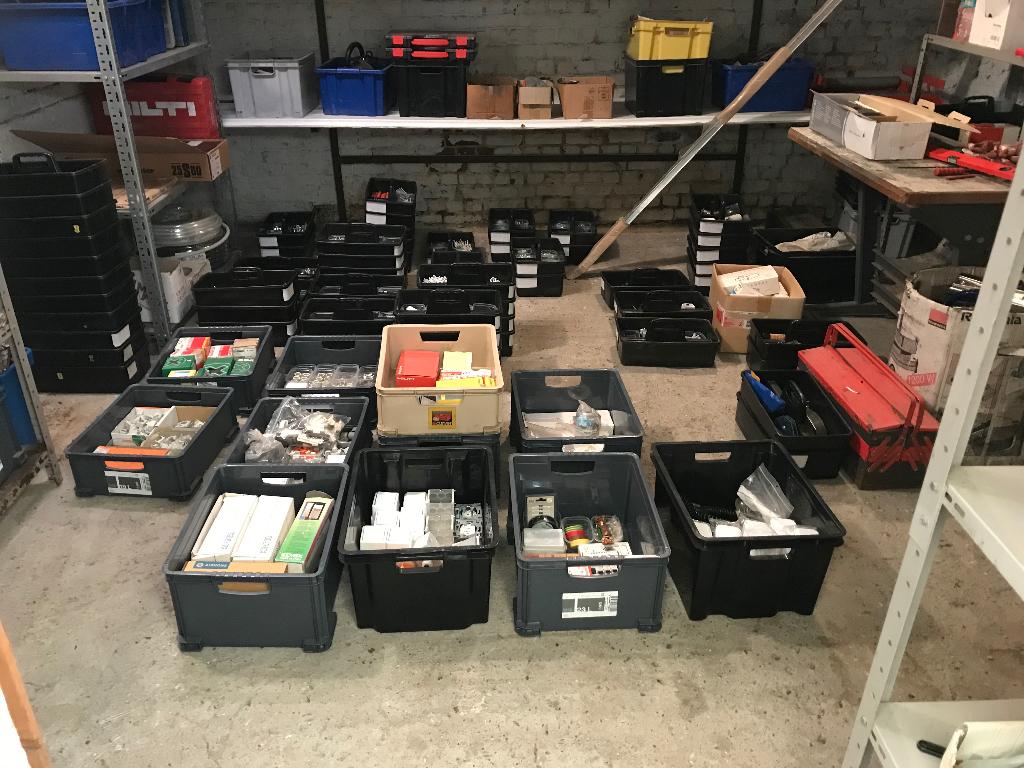 LOT Quincaillerie & Électricité NEUF (50 bacs), Bricolage & Construction, Quincaillerie & Fixations, Neuf, Autres types, Enlèvement