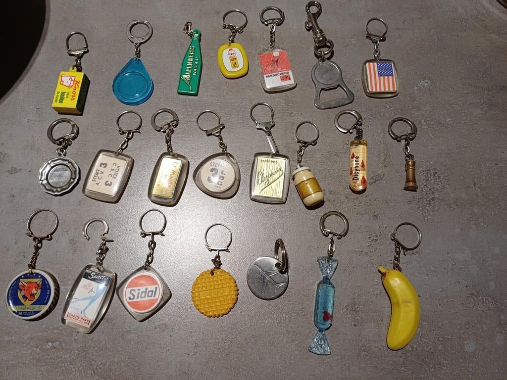 Collectie van 21 retro oude sleutelhangers, Verzamelen, Ophalen of Verzenden, Gebruikt