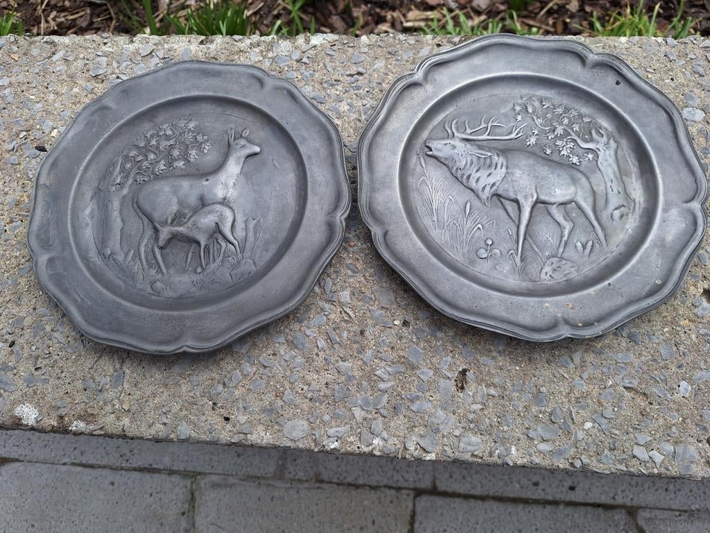 2 tinnen schalen met dierenmotieven, Ophalen