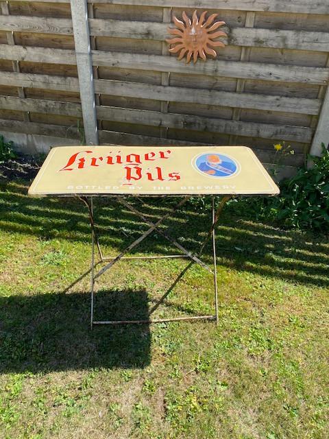 Kruger emaille reclamebord met onderstel tuintafel, Ophalen of Verzenden, Gebruikt, Reclamebord