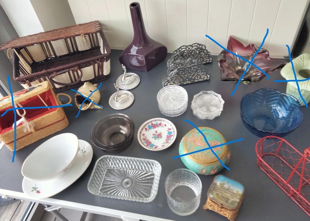 AU  CHOIX  Divers bibelots, Enlèvement ou Envoi