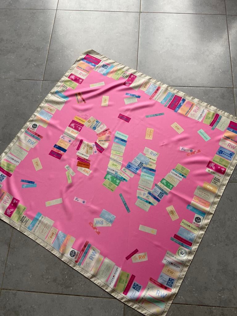 Roze sjaal River woods nieuw, Kleding | Dames, Mutsen, Sjaals en Handschoenen, Ophalen of Verzenden, Zo goed als nieuw, Sjaal