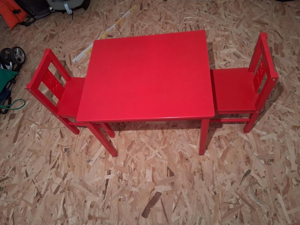 IKEA kindertafel en 2 stoelen ROOD, Kinderen en Baby's, Ophalen, Gebruikt, Tafel(s) en Stoel(en)