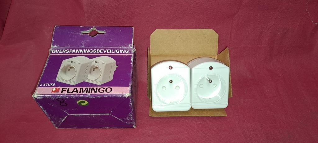 Overspanningsbeveiliging 230 + priezen, stekkers drijfkracht, Ophalen of Verzenden, Zo goed als nieuw, Stekker