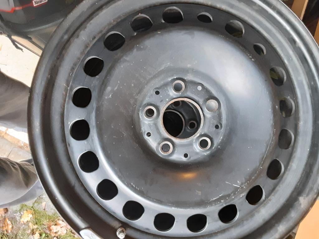 Jante et pneu, 215 mm, 17 pouces, Enlèvement, Utilisé