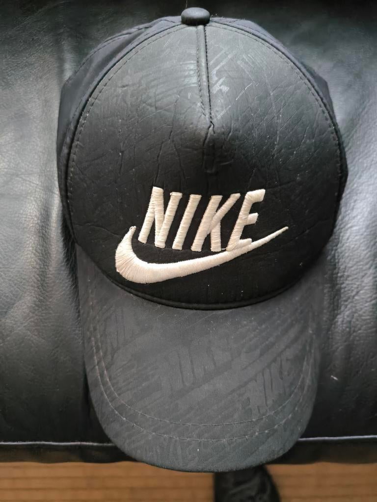 Nike pet 20 EUR per stuk of 30 eur beide, Kleding | Heren, Hoeden en Petten, Ophalen, Zo goed als nieuw